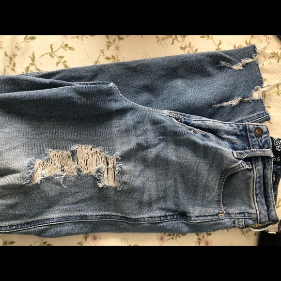 Hollister Ripped Jeans - Picture 2 of 3
